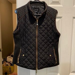 Large zip up sweater vest, zipper pockets, good condition